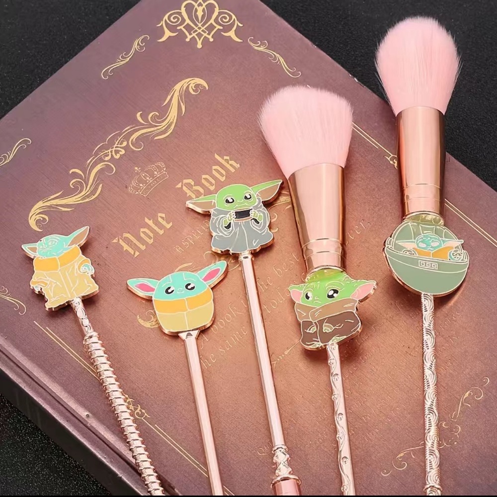 5pc Baby Yoda Makeup brush set